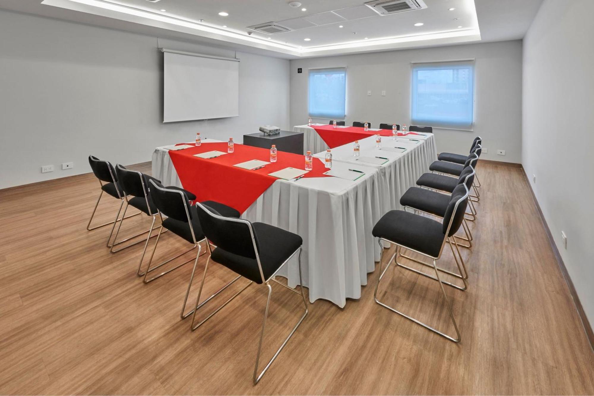 City Express Junior By Marriott Leon Centro De Convenciones Екстер'єр фото