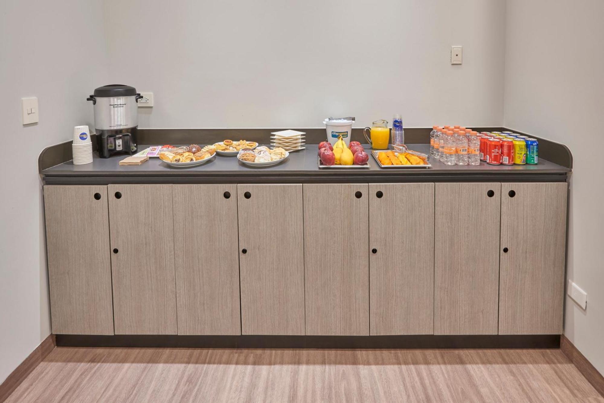 City Express Junior By Marriott Leon Centro De Convenciones Екстер'єр фото
