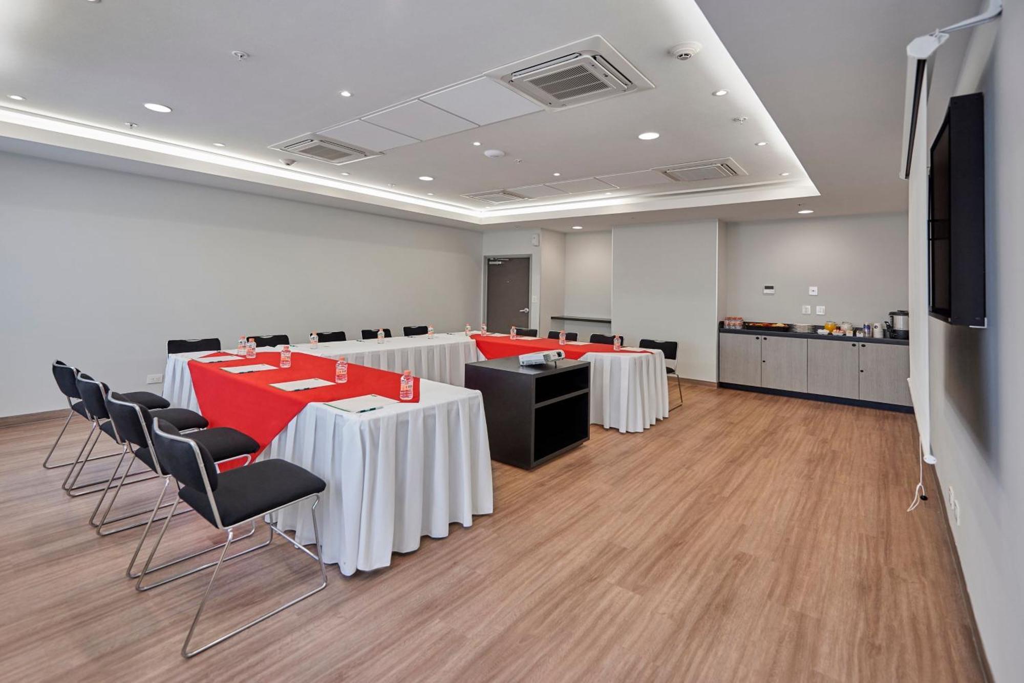City Express Junior By Marriott Leon Centro De Convenciones Екстер'єр фото