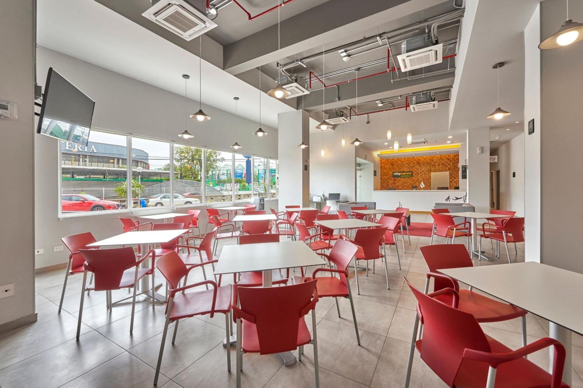 City Express Junior By Marriott Leon Centro De Convenciones Екстер'єр фото
