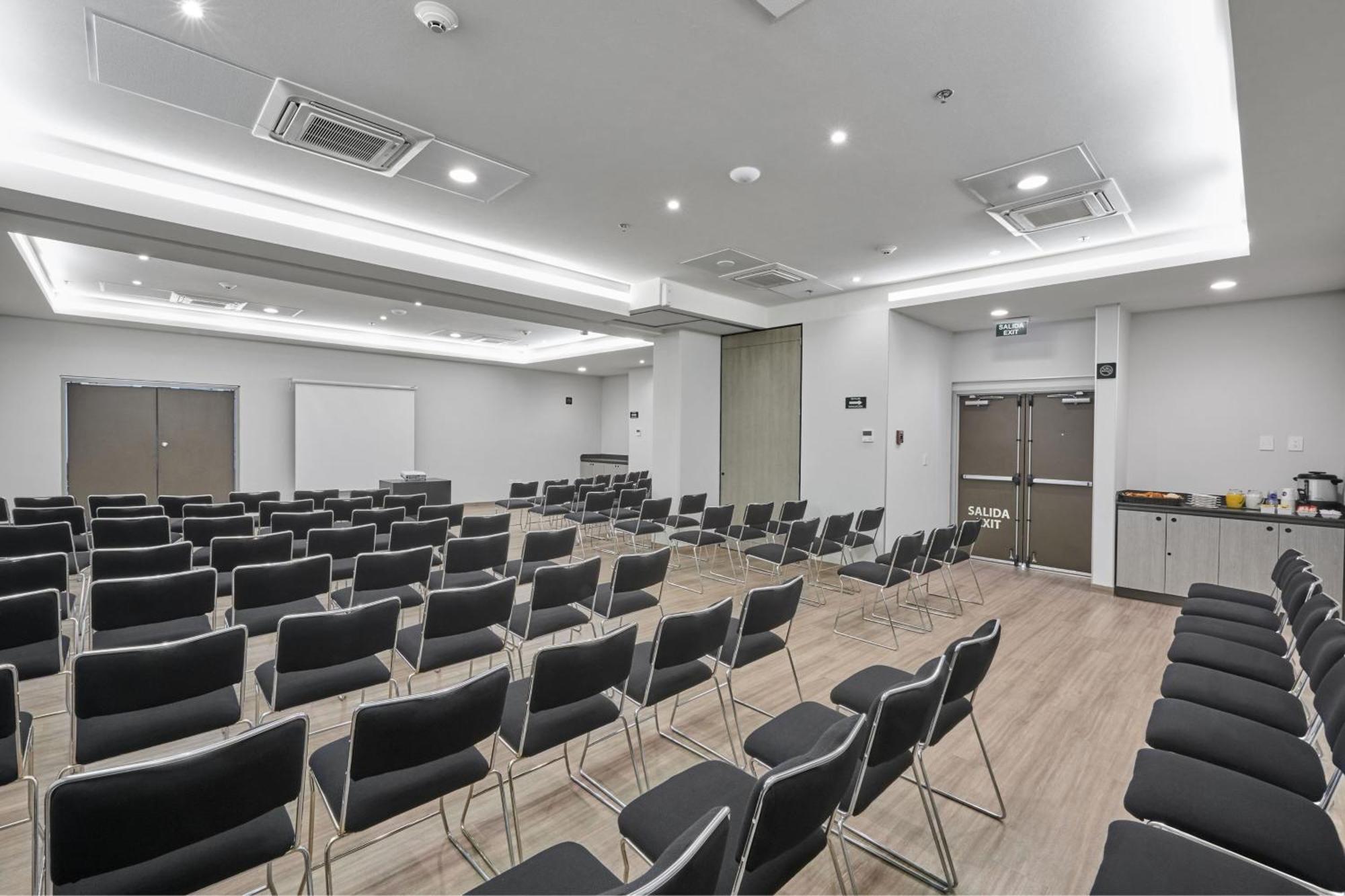 City Express Junior By Marriott Leon Centro De Convenciones Екстер'єр фото