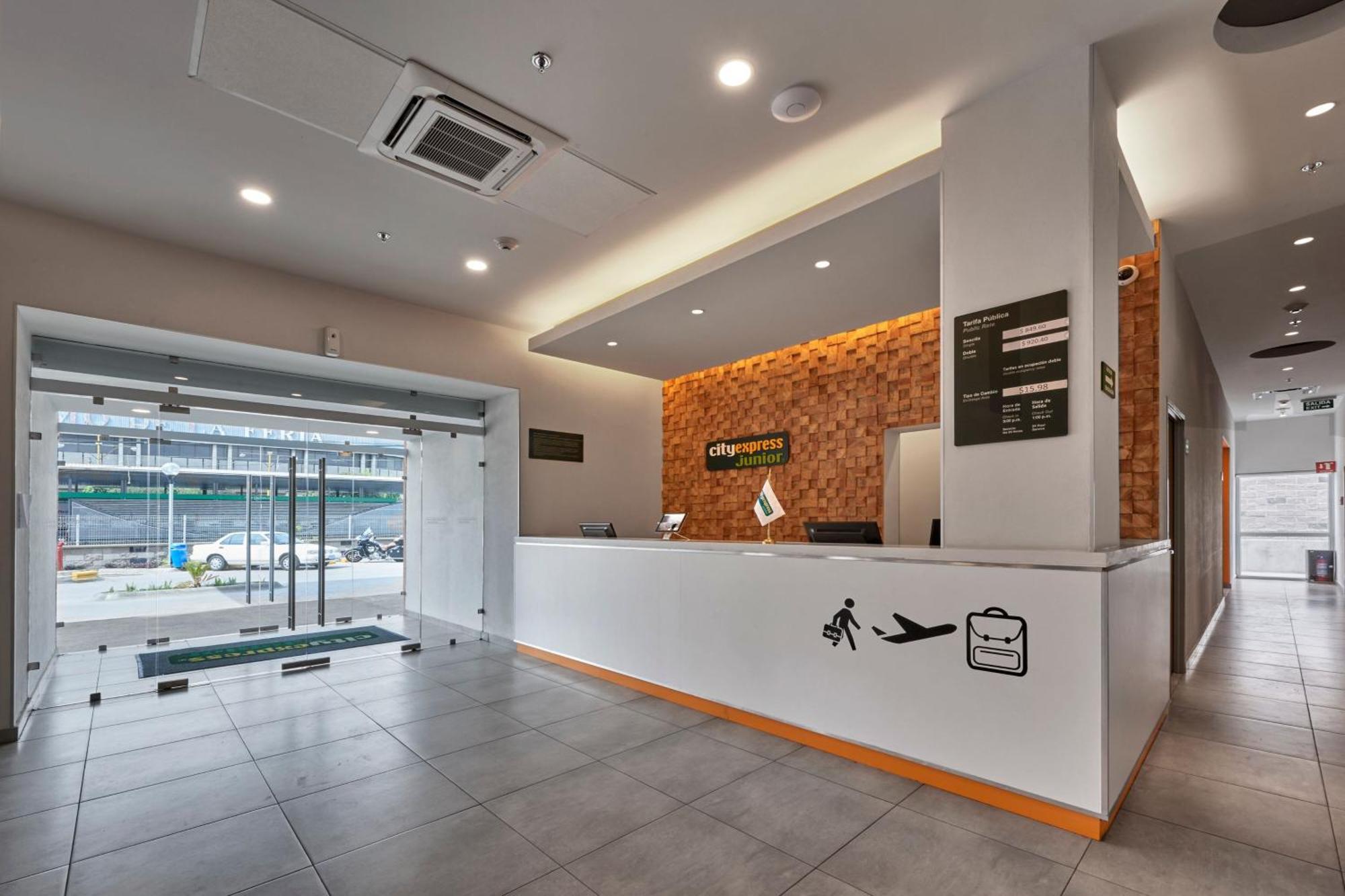 City Express Junior By Marriott Leon Centro De Convenciones Екстер'єр фото