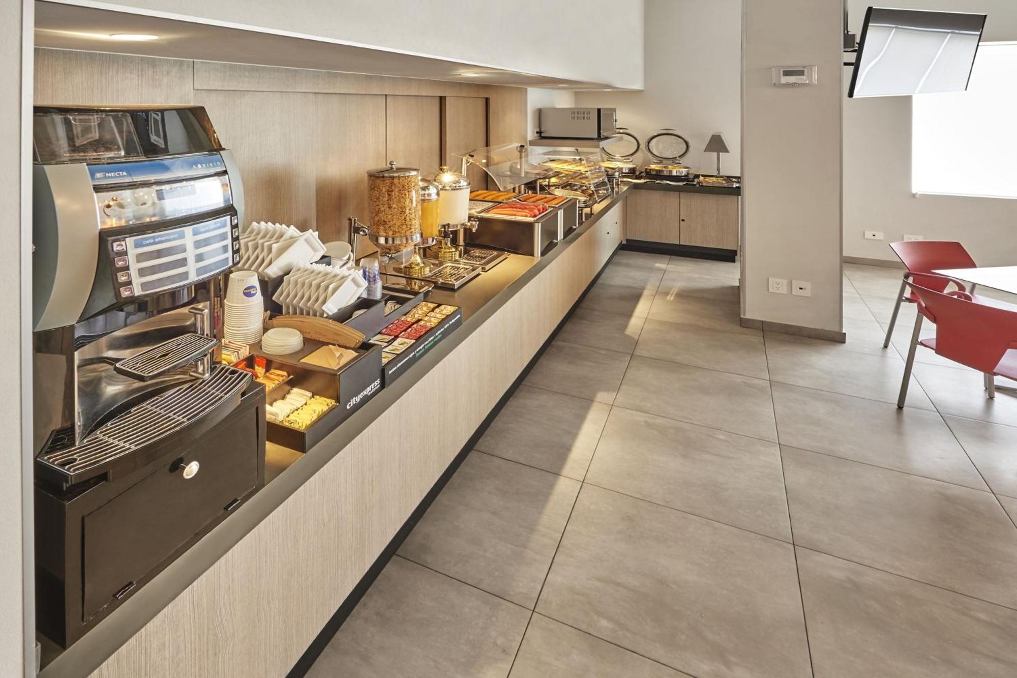 City Express Junior By Marriott Leon Centro De Convenciones Екстер'єр фото