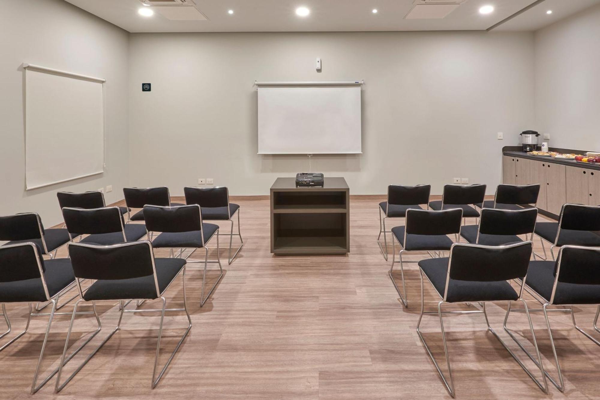 City Express Junior By Marriott Leon Centro De Convenciones Екстер'єр фото